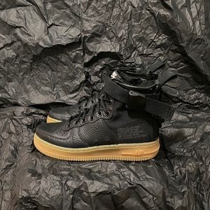 Nike Women’s SF AF1 MID